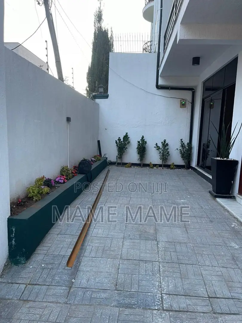 6bdrm House in Addis Abeba, Bole for sale