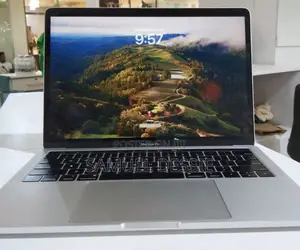 New Laptop Apple MacBook Pro 2018 16GB Intel Core I5 SSD 256GB