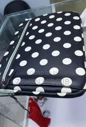 New Laptop Apple MacBook Pro 2018 16GB Intel Core I7 SSD 512GB