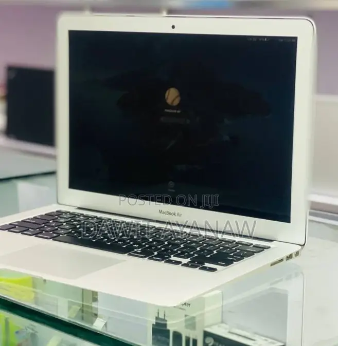 New Laptop Apple MacBook Pro 2017 12GB Intel Core I5 SSD 128GB