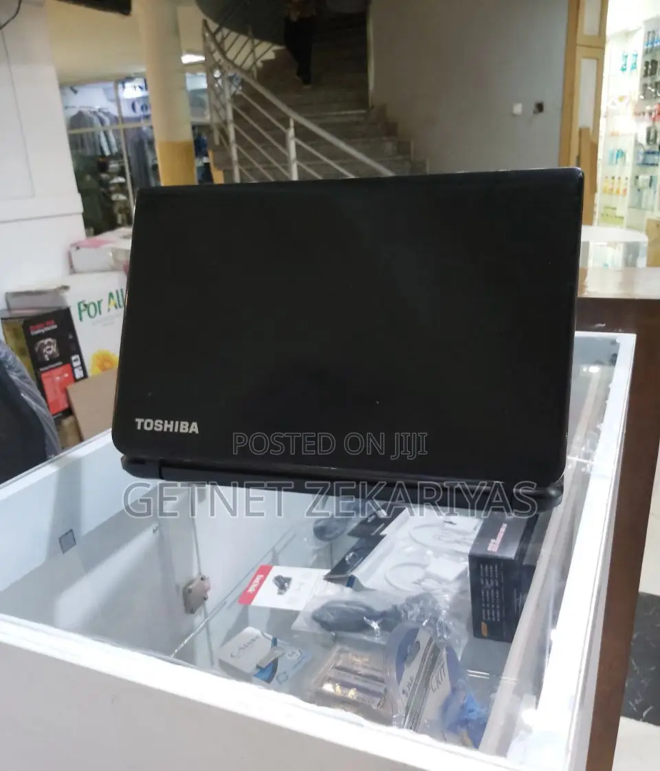 New Laptop Toshiba Satellite A500 4GB Intel Core I3 SSD 500GB