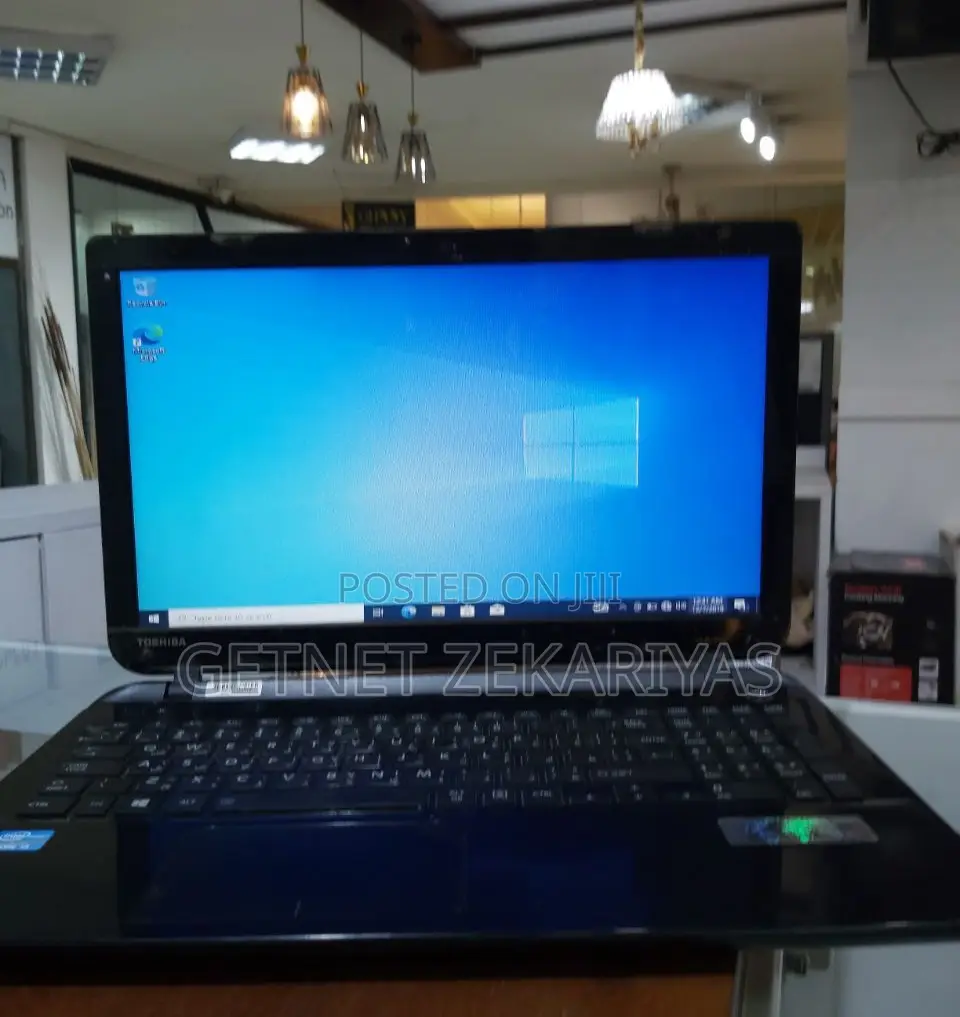 New Laptop Toshiba Satellite A500 4GB Intel Core I3 SSD 500GB