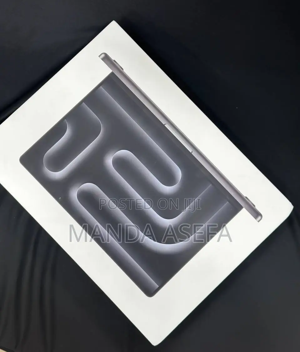 New Laptop Apple MacBook Pro 18GB Apple M3 Pro SSD 512GB