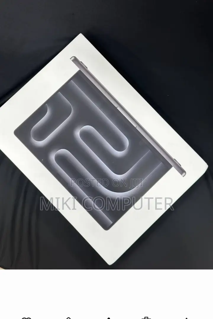 New Laptop Apple MacBook Pro 2023 M3 Pro 14-inch 18GB Intel SSD 512GB