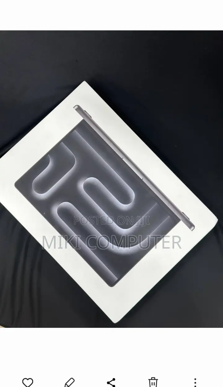 New Laptop Apple MacBook Pro 2023 M3 Pro 14-inch 18GB Intel SSD 512GB