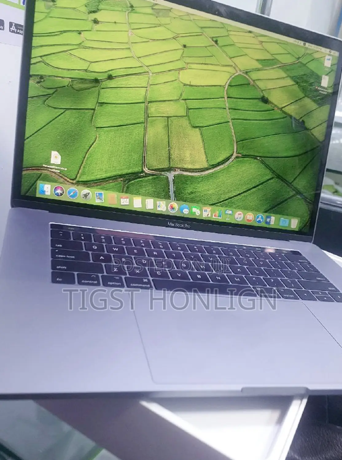 New Laptop Apple MacBook Pro 2017 16GB Intel Core I7 SSD 256GB