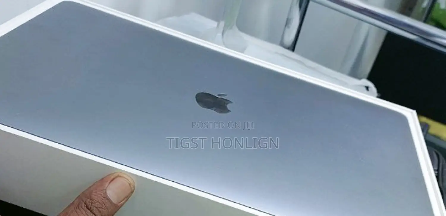 New Laptop Apple MacBook Pro 2017 16GB Intel Core I7 SSD 256GB