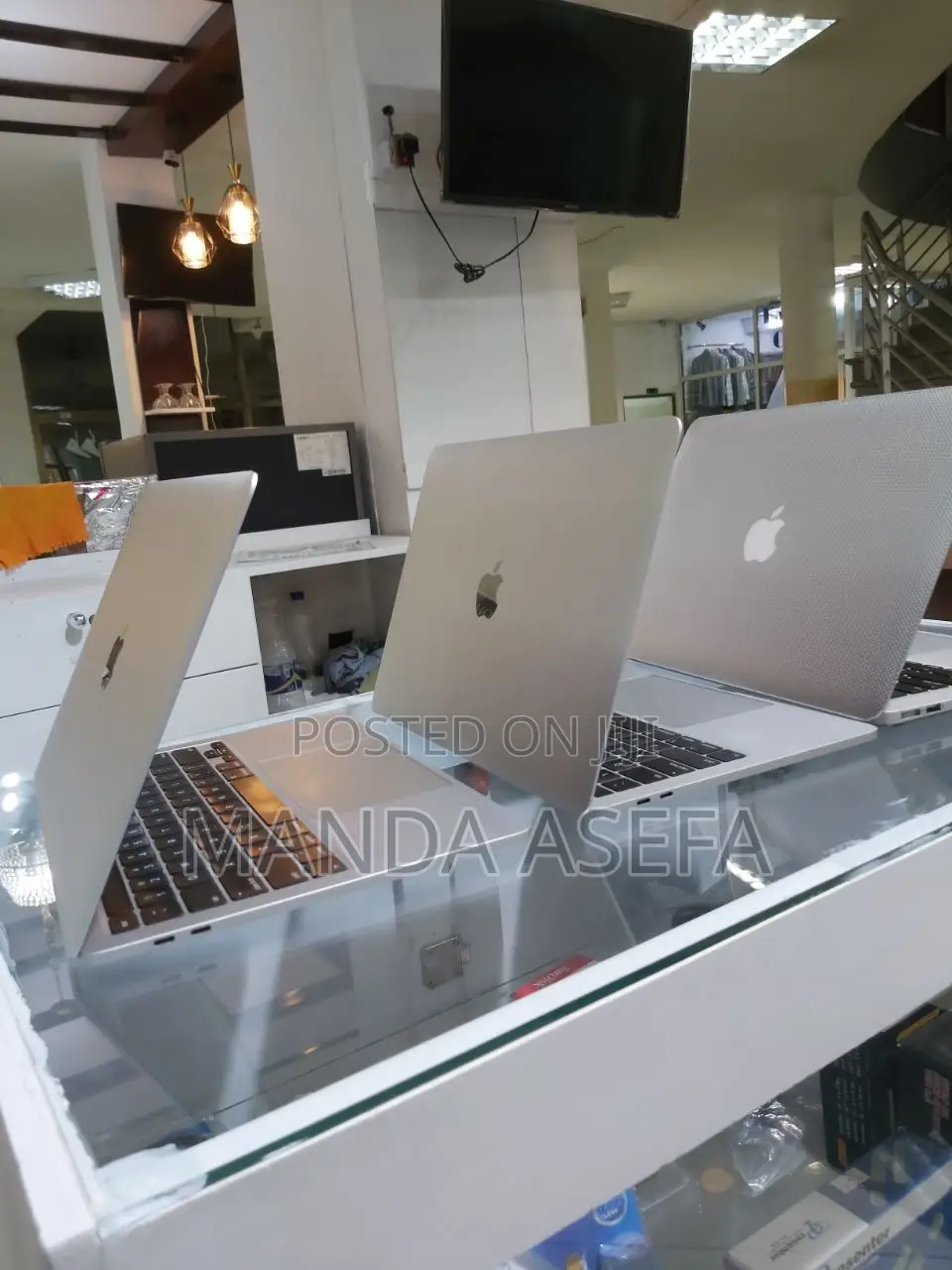 New Laptop Apple MacBook Pro 2020 8GB Intel Core I5 SSD 256GB