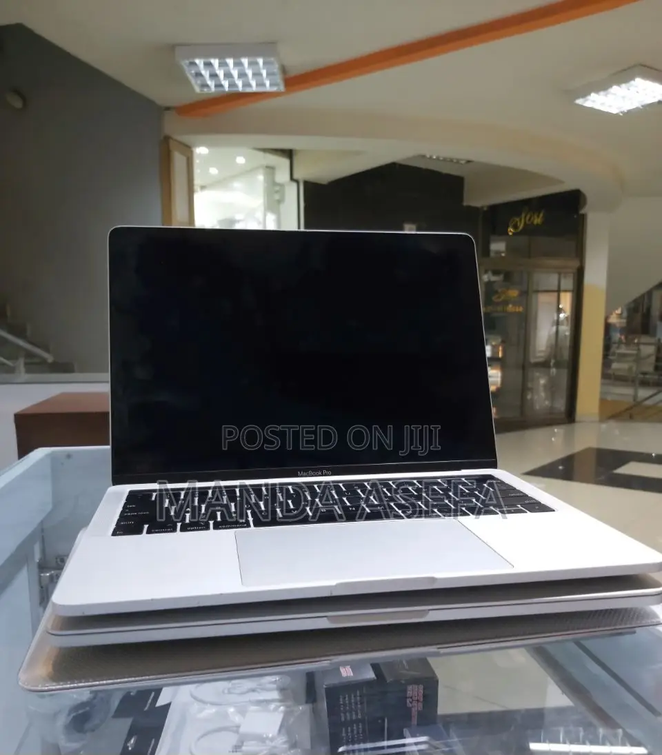 New Laptop Apple MacBook Pro 2020 8GB Intel Core I5 SSD 256GB