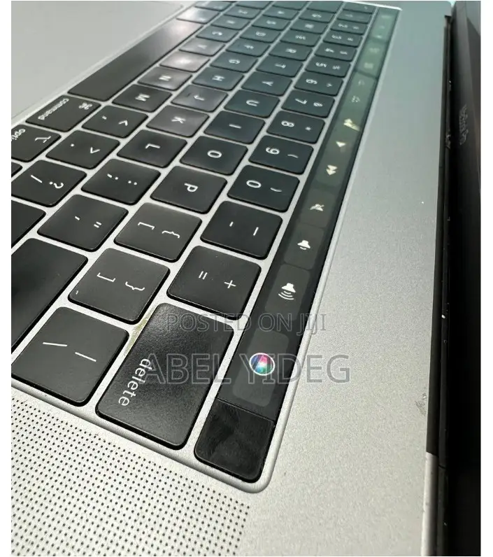 New Laptop Apple MacBook Pro 2018 16GB Intel Core I7 SSD 512GB