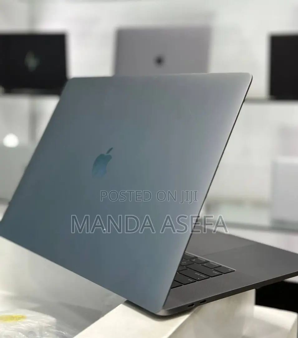 New Laptop Apple MacBook Pro 2018 16GB Intel Core I7 SSD 512GB