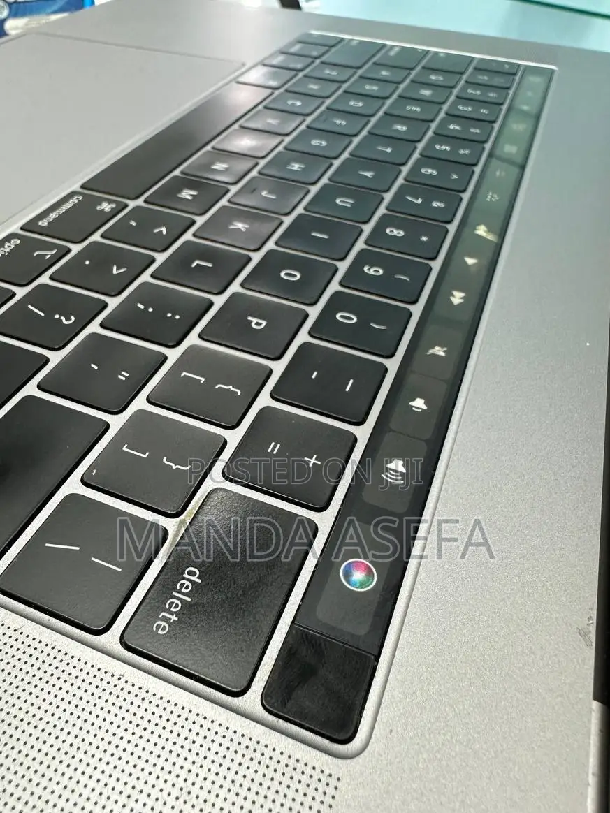 New Laptop Apple MacBook Pro 2018 16GB Intel Core I7 SSD 512GB