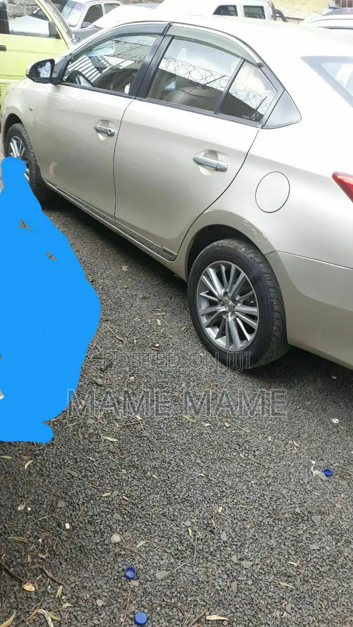 Toyota Yaris 2014 Silver