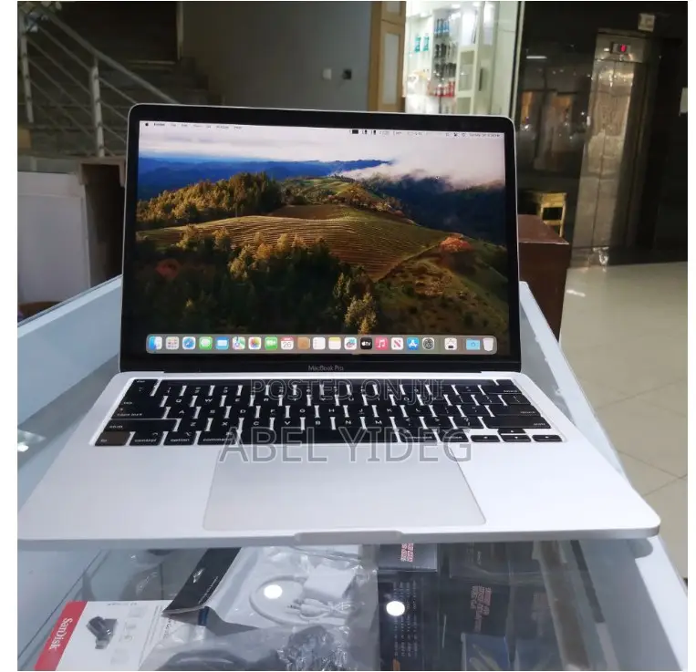 New Laptop Apple MacBook Pro 2020 8GB Intel Core I5 SSD 256GB
