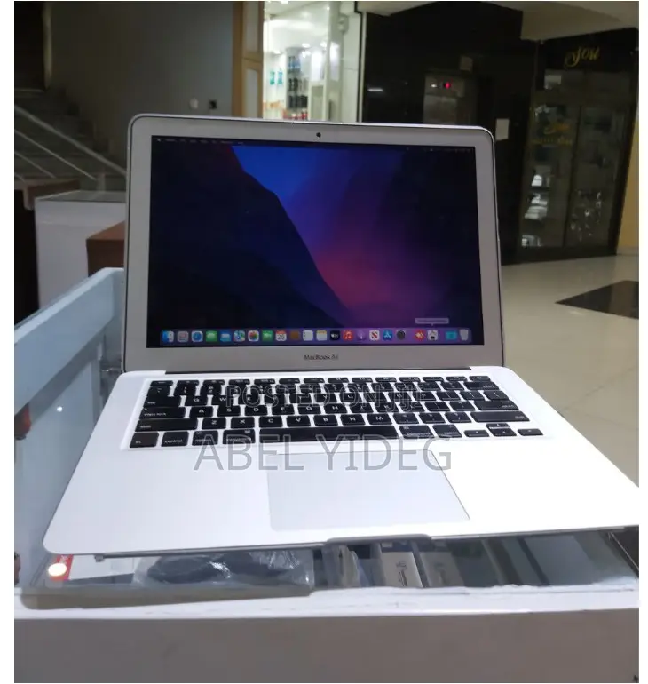 New Laptop Apple MacBook Air 2015 8GB Intel Core I5 SSD 128GB