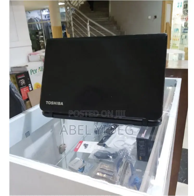 Laptop Toshiba Satellite C850 4GB Intel Core I3 HDD 500GB