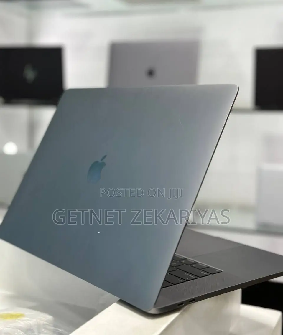 New Laptop Apple MacBook Pro 2018 16GB Intel Core I7 SSD 512GB