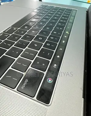 New Laptop Apple MacBook Pro 2018 16GB Intel Core I7 SSD 512GB