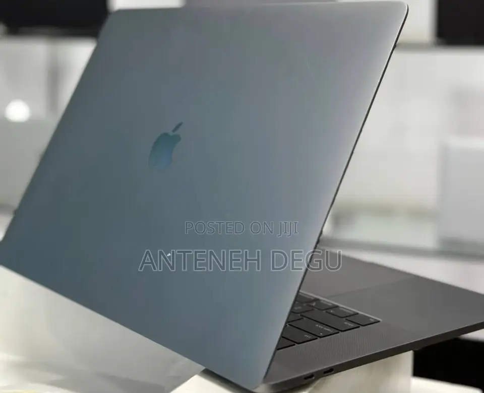 New Laptop Apple MacBook 2018 16GB Intel Core I7 SSD 512GB