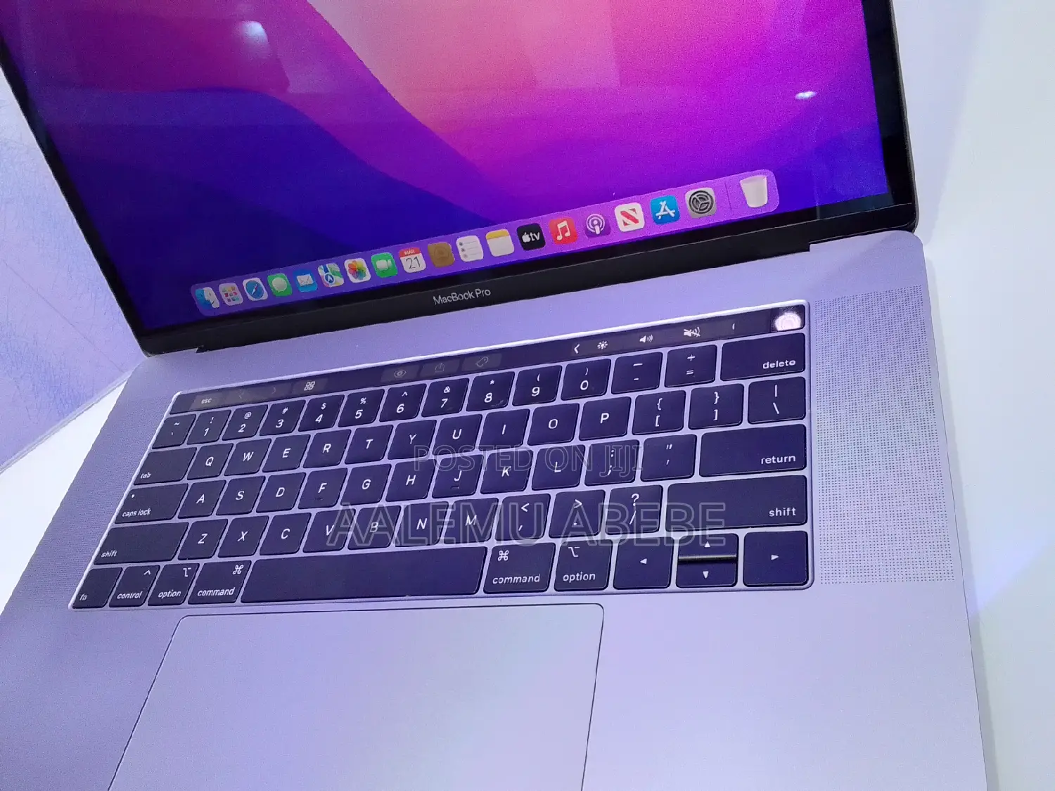 New Laptop Apple MacBook Pro 2019 16GB Intel Core I9 SSD 1T