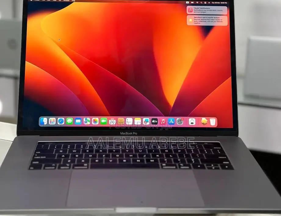 New Laptop Apple MacBook Pro 2018 16GB Intel Core I7 SSD 512GB