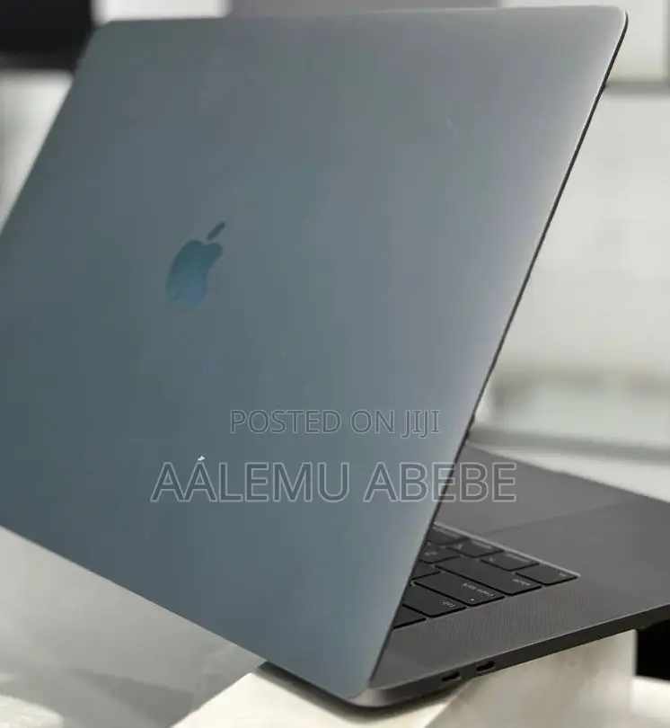 New Laptop Apple MacBook Pro 2018 16GB Intel Core I7 SSD 512GB