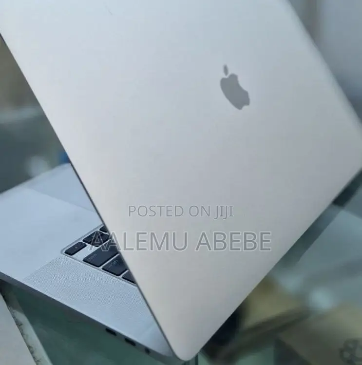 New Laptop Apple MacBook Pro 2018 16GB Intel Core I7 SSD 512GB