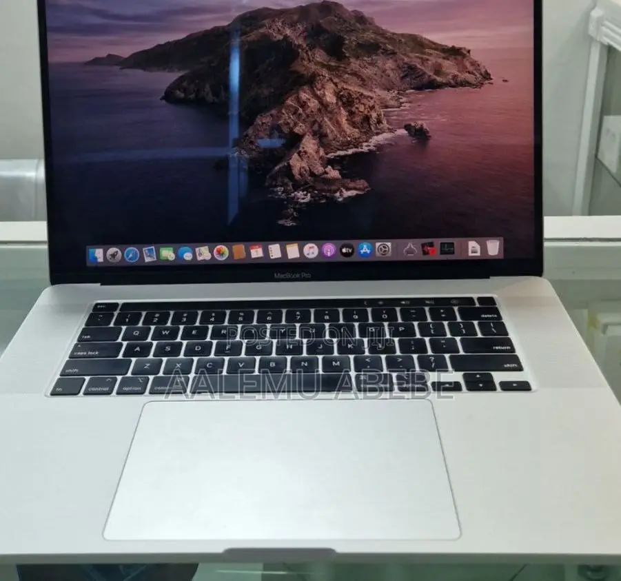 New Laptop Apple MacBook Pro 2018 16GB Intel Core I7 SSD 512GB