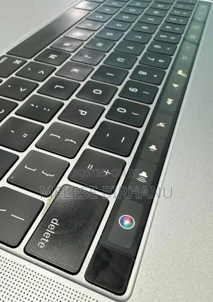 New Laptop Apple MacBook Pro 2018 16GB Intel Core I7 SSD 512GB