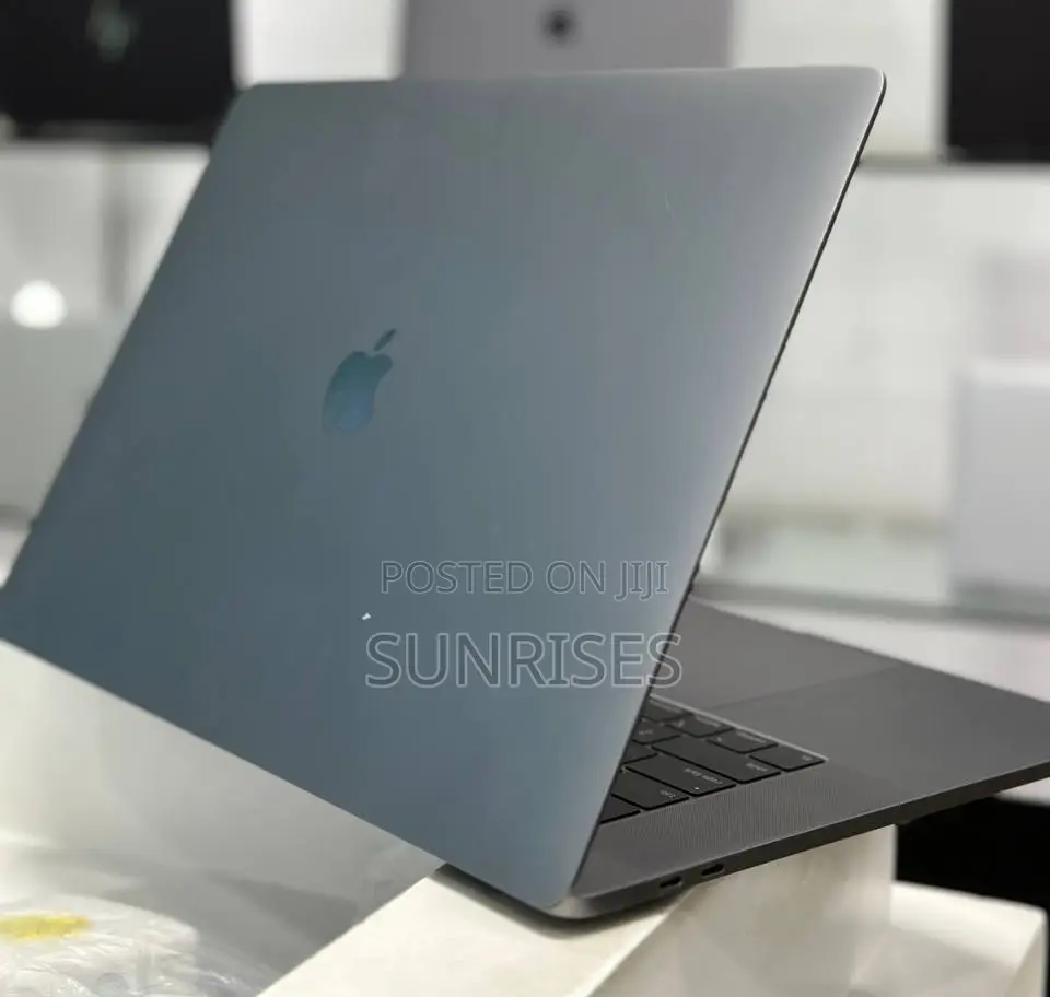 New Laptop Apple MacBook Pro 2018 16GB Intel Core I7 SSD 512GB