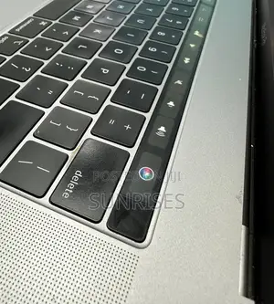 New Laptop Apple MacBook Pro 2018 16GB Intel Core I7 SSD 512GB