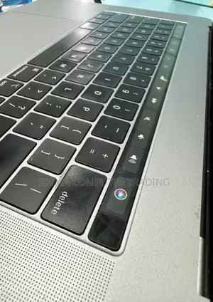 New Laptop Apple MacBook Pro 2018 16GB Intel Core I7 SSD 512GB