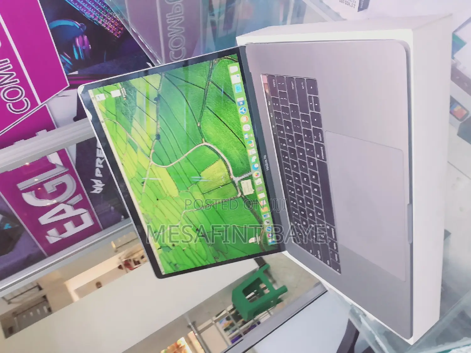 New Laptop Apple MacBook Pro 2017 16GB Intel Core I7 SSD 256GB