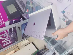 New Laptop Apple MacBook Pro 2017 16GB Intel Core I7 SSD 256GB