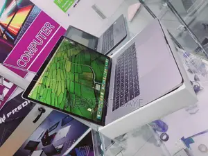 New Laptop Apple MacBook Pro 2017 16GB Intel Core I7 SSD 256GB