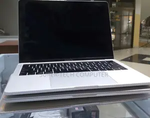 New Laptop Apple MacBook Pro 2020 8GB Intel Core I5 SSD 256GB