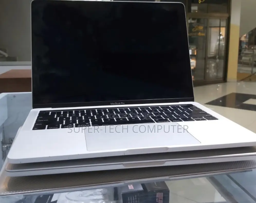 New Laptop Apple MacBook Pro 2020 8GB Intel Core I5 SSD 256GB