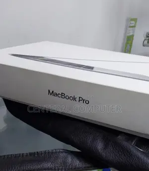 Photo - New Laptop Apple MacBook Pro 2017 8GB Intel Core I7 SSD 256GB