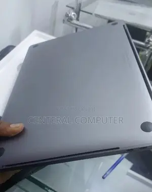 New Laptop Apple MacBook Pro 2017 8GB Intel Core I7 SSD 256GB