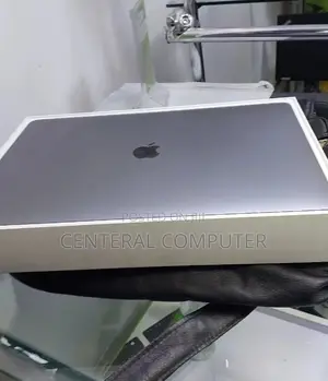 New Laptop Apple MacBook Pro 2017 8GB Intel Core I7 SSD 256GB