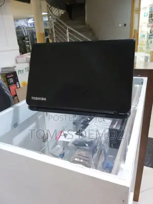 Laptop Toshiba Satellite C665 4GB Intel Core I3 HDD 500GB