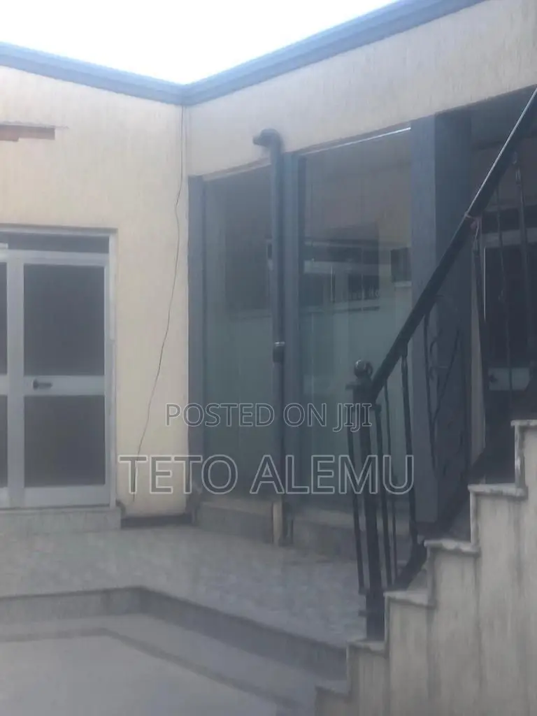 Furnished 4bdrm Villa in የሚሸጥ ቪላ ቦሌ ደምበል, Bole for sale