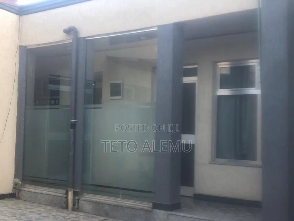 Furnished 4bdrm Villa in የሚሸጥ ቪላ ቦሌ ደምበል, Bole for sale