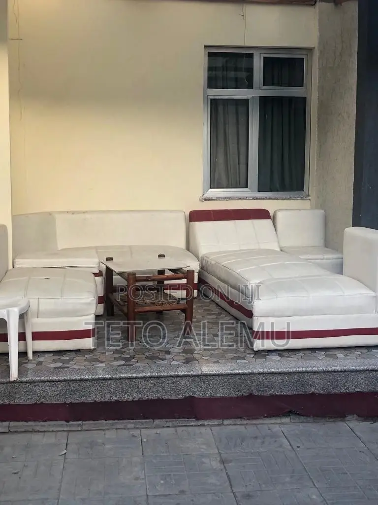 Furnished 4bdrm Villa in የሚሸጥ ቪላ ቦሌ ደምበል, Bole for sale