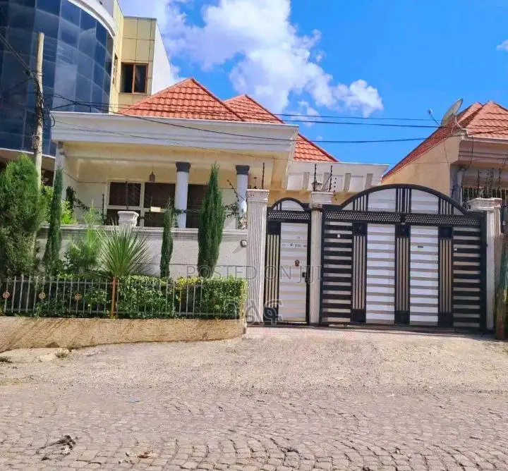 3bdrm Villa in አያት ኮምፓውንድ ውስጥ በጣም, Bole for sale