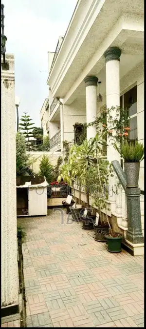 3bdrm Villa in አያት ኮምፓውንድ ውስጥ በጣም, Bole for sale