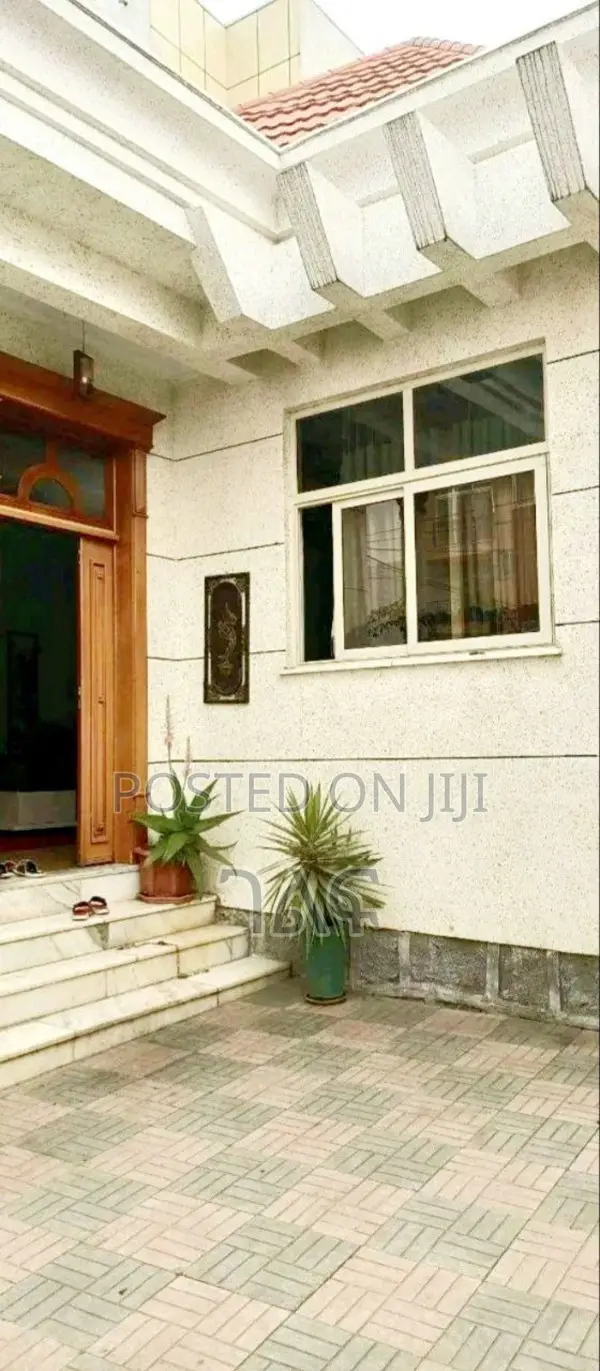 3bdrm Villa in አያት ኮምፓውንድ ውስጥ በጣም, Bole for sale
