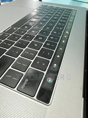 New Laptop Apple MacBook 2018 16GB Intel Core I7 SSD 512GB