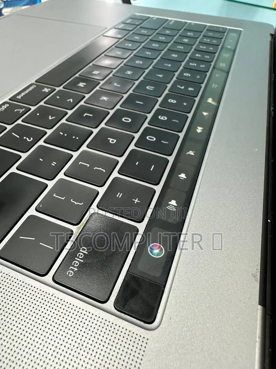 New Laptop Apple MacBook 2018 16GB Intel Core I7 SSD 512GB