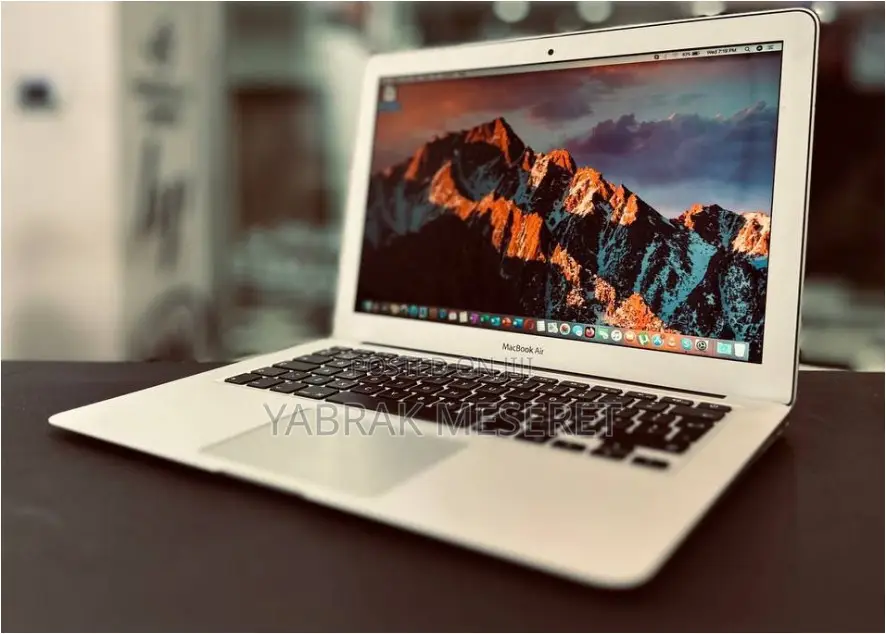 New Laptop Apple MacBook 2015 8GB Intel Core I5 SSD 512GB